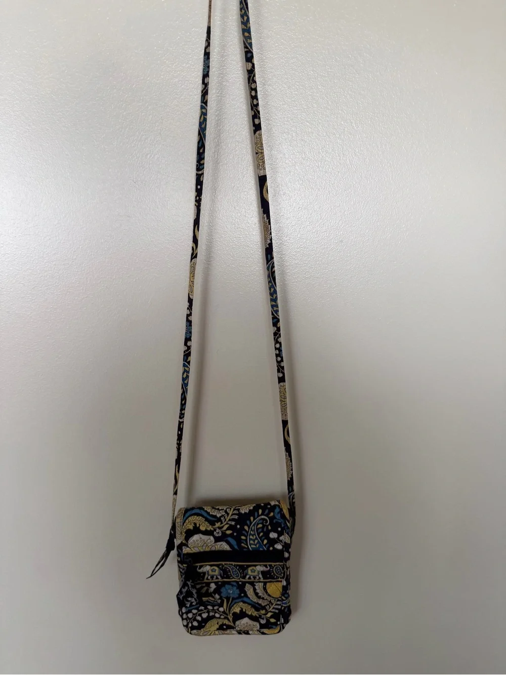 VERA BRADLEY Rare ELLIE BLUE Little Hipster Crossbody Purse Elephant Navy Yellow
